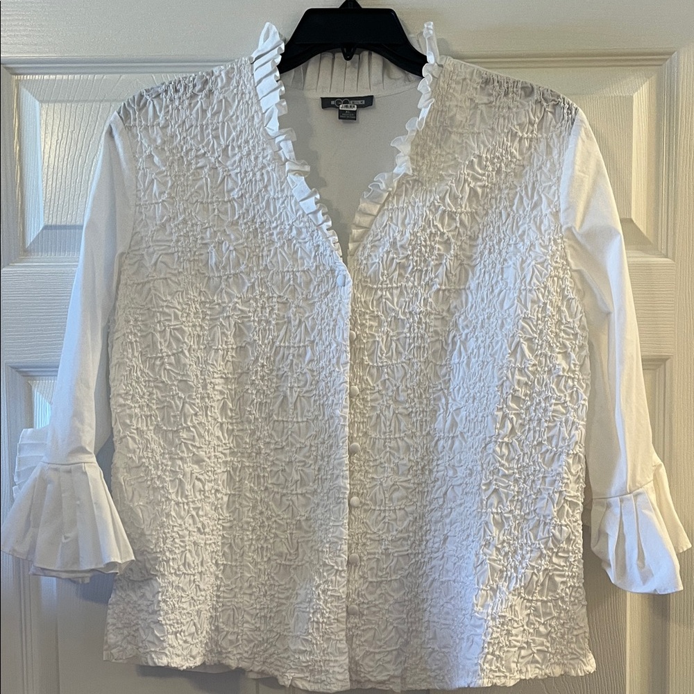 Chic White Ruffled Blouse for Women